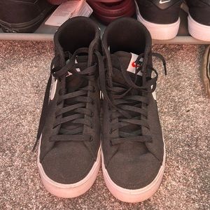 High top black Nike court